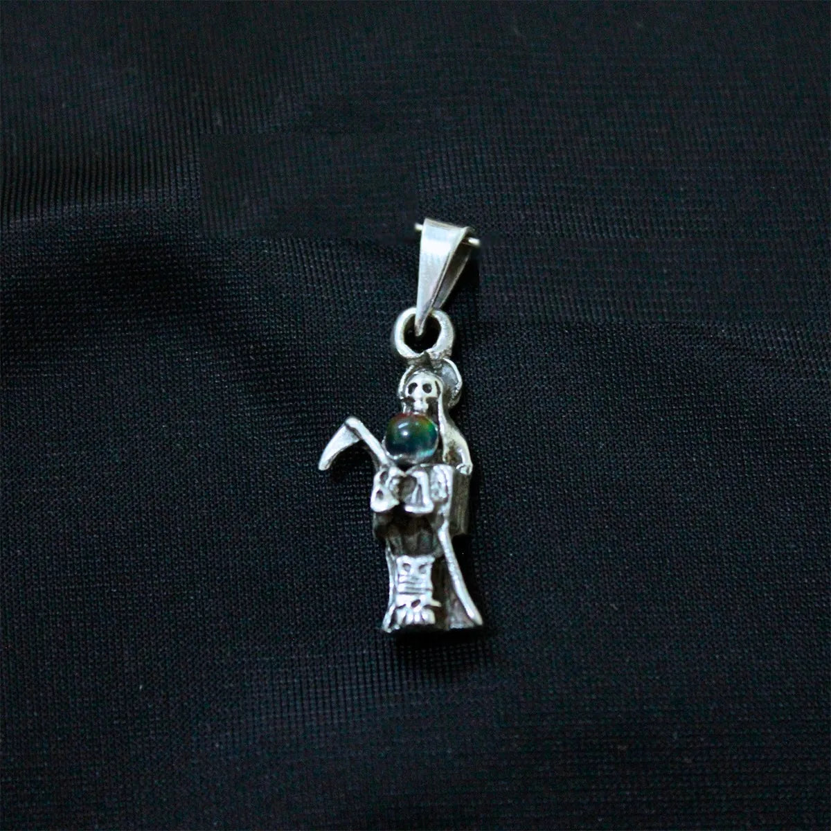 Dije Santa Muerte Plata 925 Cordón Piel Esfera Tornasol | Joyería Gamma
