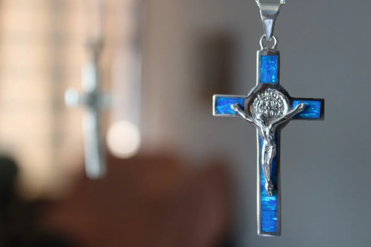 Dije Crucifijo San Benito Plata 925 Ópalo Cadena Hombre Nice - Azul Cielo